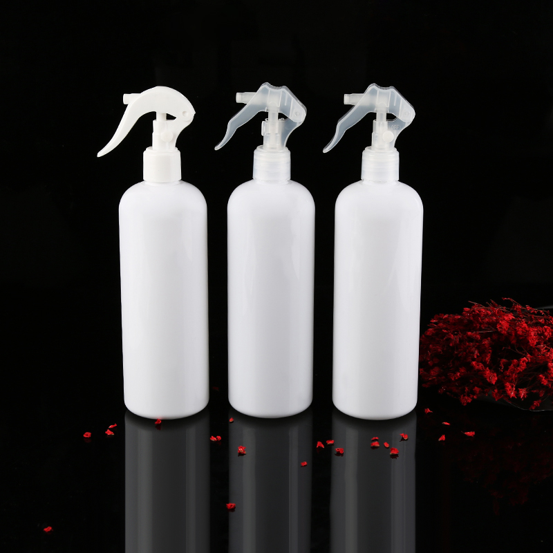 白色化妆品喷雾瓶