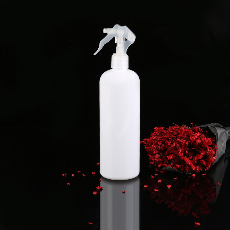 白色分装化妆品喷瓶