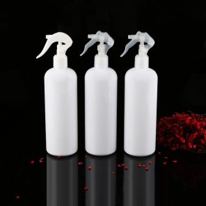 白色化妆品喷雾瓶